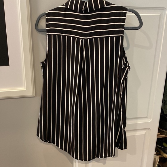 Suzy Shirt Black and White Striped Sleeveless Blouse Size S NWT - Picture 2 of 3